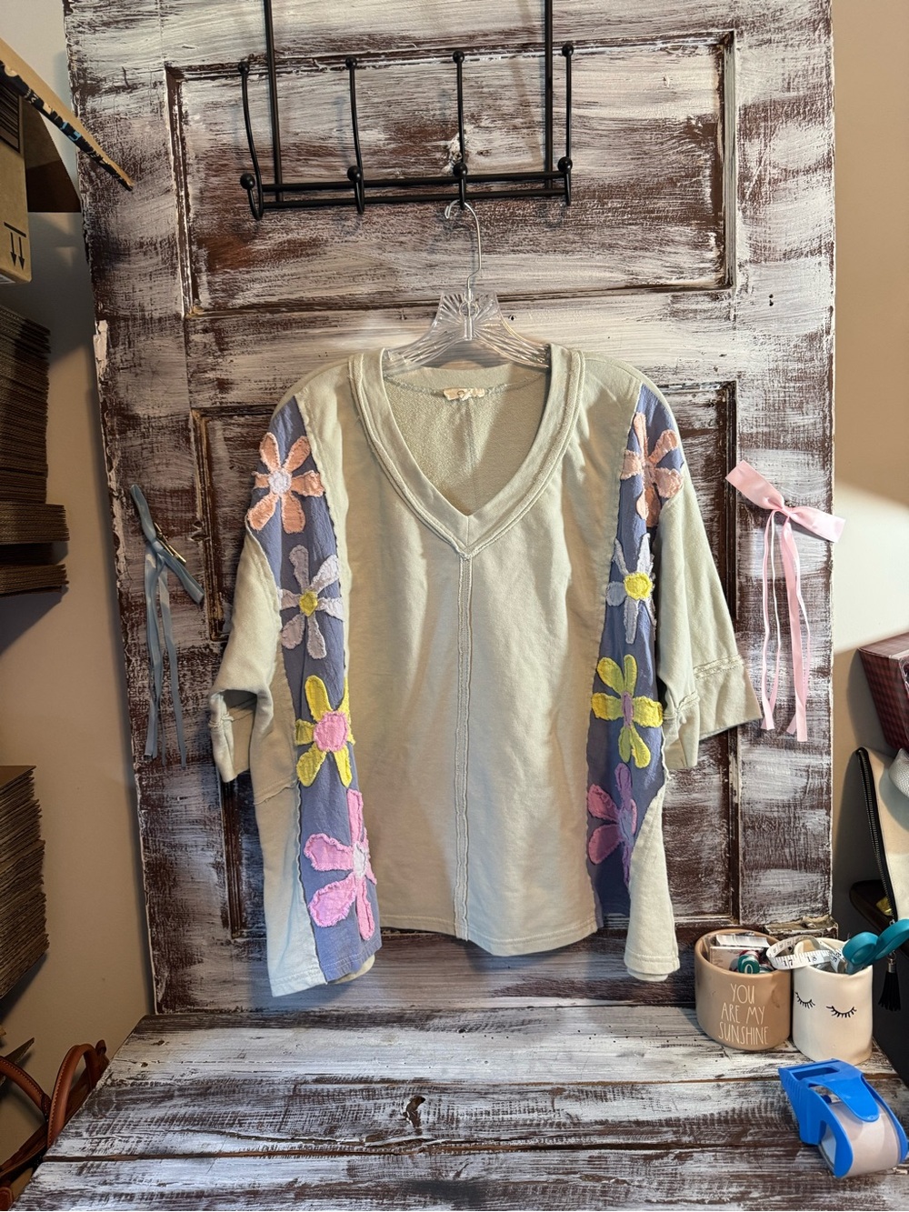 Easel Oversized Cream V-Neck Sweatshirt with Multicolor Floral Sleeve Panels